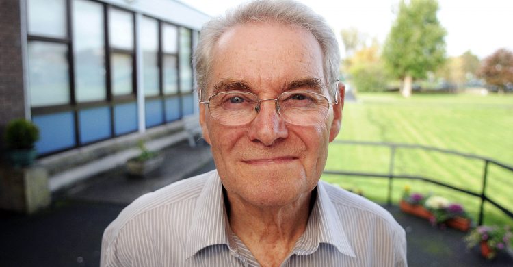 16/10/2014  Holocaust Survivor Tomi Reichental after his talk to Ardscoil Mhure students about his time in Bergen-Belsen Concentration Camp. Ardscoil Mhure, Corbally, Limerick.
Pic: Gareth Williams / Press 22